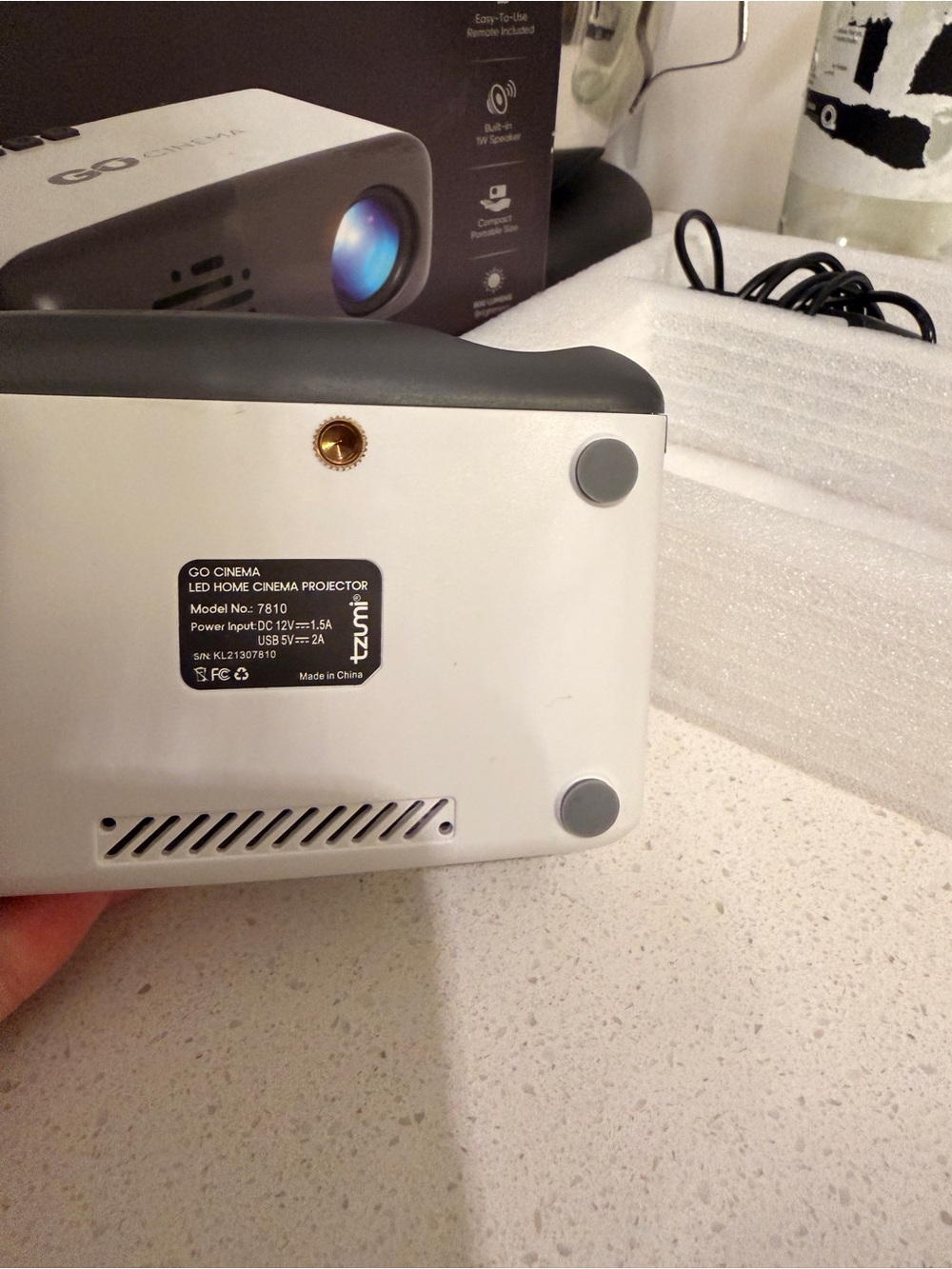 Portable LED Projector - Picture 4 of 6